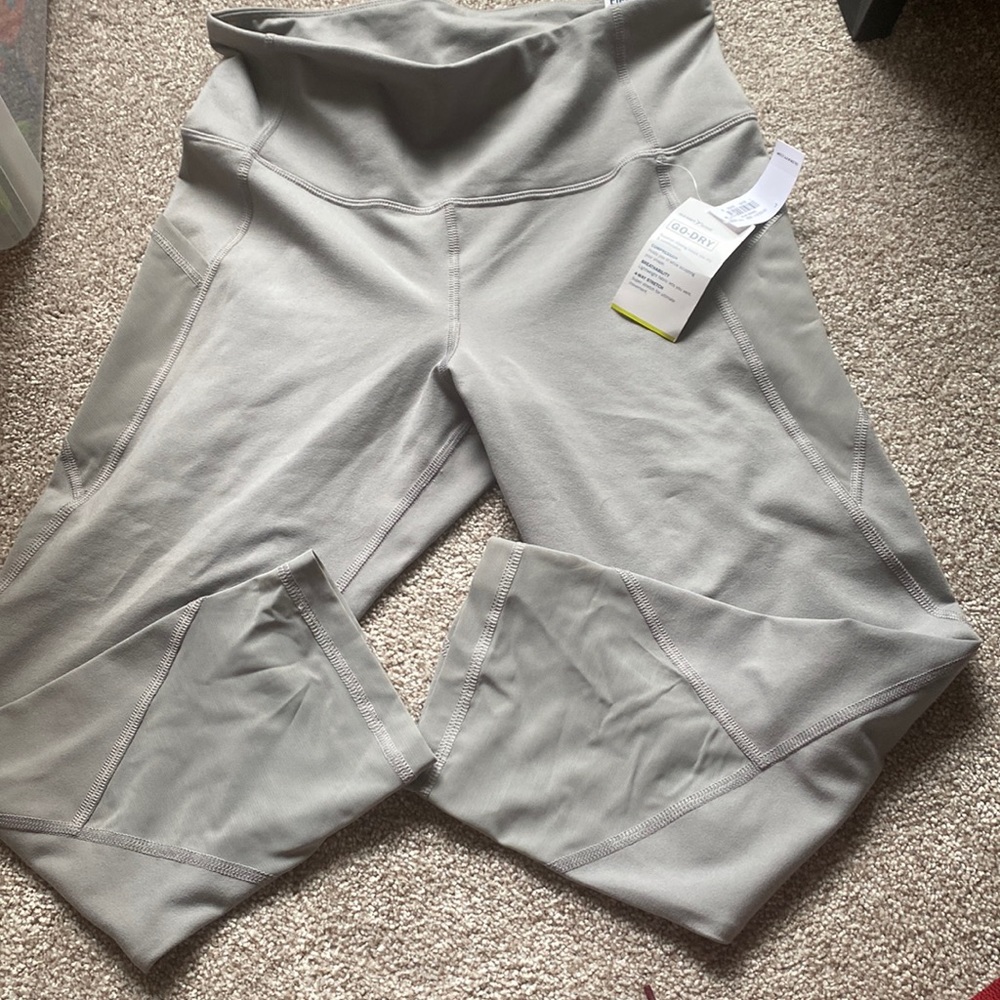 Old navy elevate high rise crop legging